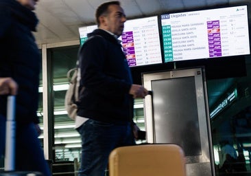 Renfe contradice a Puente sobre el «sabotaje» del robo de cable: la interrupción de la circulación se debe al enganchón de un tren con la catenaria